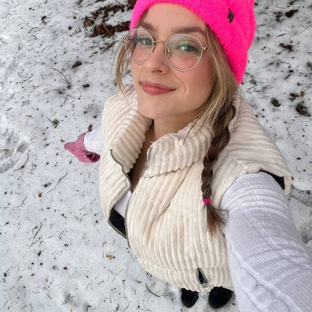 Laura profile photo